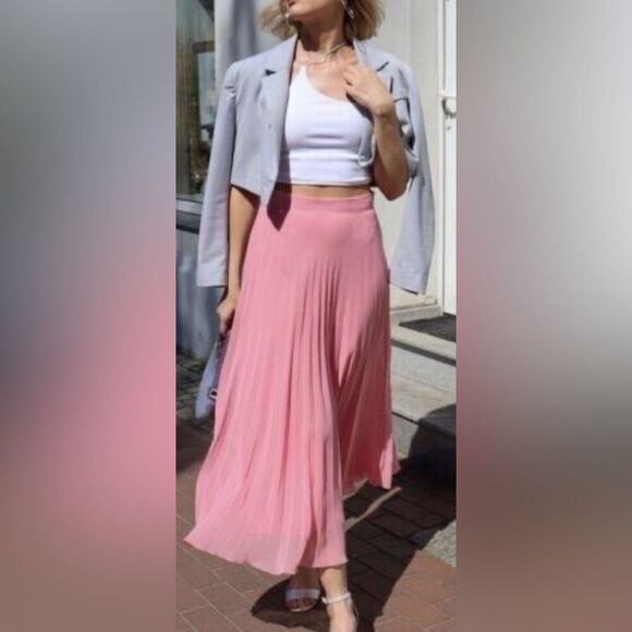 Zara Dresses & Skirts - ZARA PLEATED‎ MINI SKIRT SIZE S